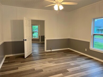 407 W 6th St, Bonham, TX 75418 - photo 6