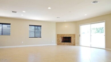 3 HUGE GREAT ROOM WITH FIRE PLACE