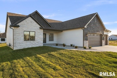 7123 Alvie Ln, Bettendorf, IA 52722 - photo 2