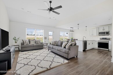 5541 Limestone Creek Dr, Charlestown, IN 47111 - photo 2