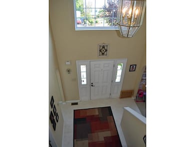 Entry/Foyer.
