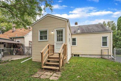 1006 W Ridgeland Ave, Waukegan, IL 60085 - photo 4