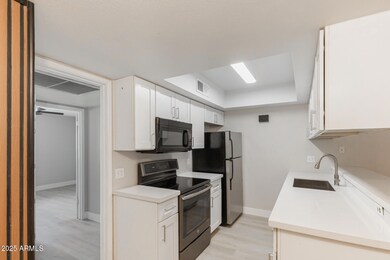 8838 N 8th St unit B12, Phoenix, AZ 85020 - photo 4