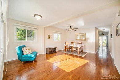 Living Room/ Dining Room Combo