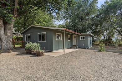 120 NE Spruce Ln, Prineville, OR 97754 - photo 2