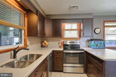 300 S Duke St, Palmyra, PA 17078 - photo 4