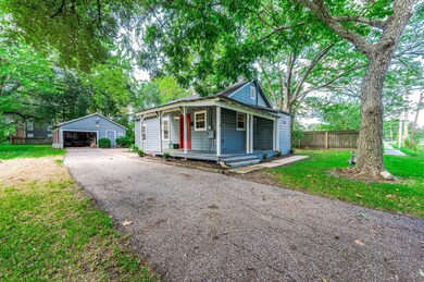 206 E Southland Ave, Alvin, TX 77511 - photo 3