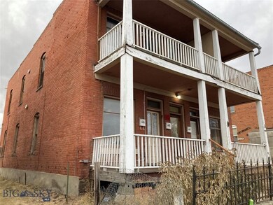 2 units on main level and 2 units upstairs