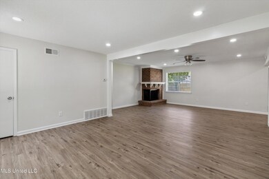 04-6695 Forestgate Rd-4