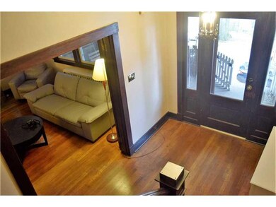 Entry/Foyer.