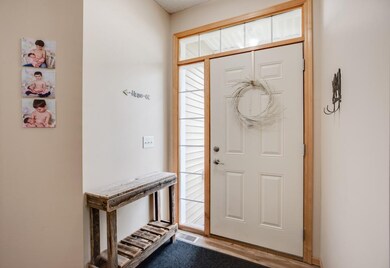 4475-Empress-Way-004
