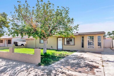 1717 W Pecan Rd-large-001-023-Front Exte