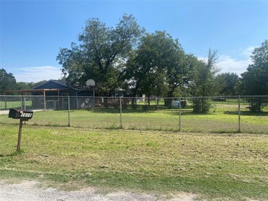 1010 Eason St, Azle, TX 76020 - photo 3