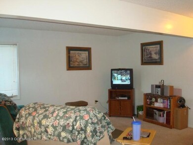 LIVING ROOM PHOTO 2