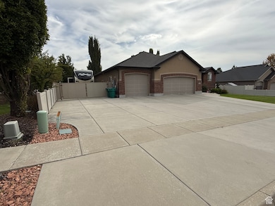 818 N 2625 W, Layton, UT 84041 - photo 2