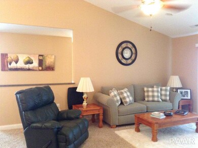 4546 N Thornhill Dr unit 201 D, Peoria, IL 61615 - photo 2