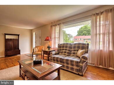 4013 Crestline Dr, Reading, PA 19606 - photo 5