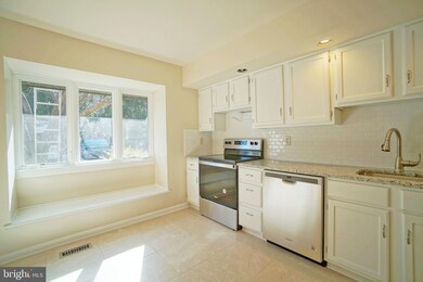 2205 Chapel Valley Ln, Lutherville Timonium, MD 21093 - photo 4