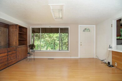 6 Dining Room