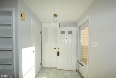 11555 Underoak Ct, Reston, VA 20191 - photo 2