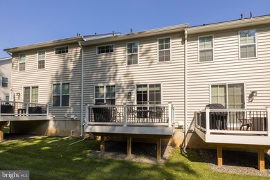 2062 Julia Dr, Conshohocken, PA 19428 - photo 2