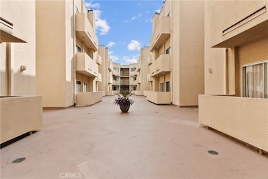 Sherman Court unit 125, Reseda, CA 91335 - photo 2