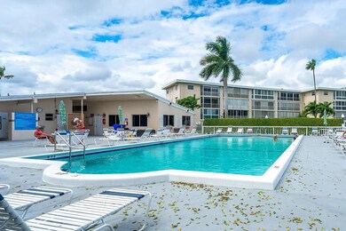 2606 Garden Dr S unit 304, Lake Worth, FL 33461 - photo 4