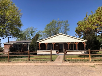 203 Pine St, McLean, TX 79057 - photo 2