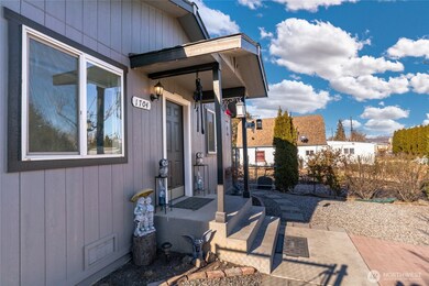 1704 Frances Ct, Wenatchee, WA 98801 - photo 2