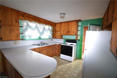 550 Oakgrove Rd, Asheboro, NC 27205 - photo 5