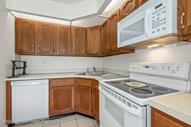 18B Benjamin Franklin Dr, Monroe Township, NJ 08831 - photo 5