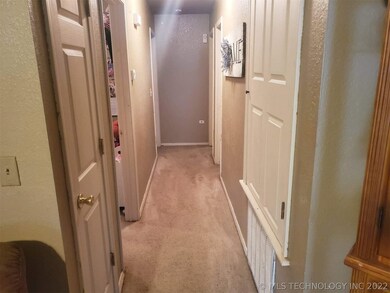 812 S Taft Ave, Okmulgee, OK 74447 - photo 7