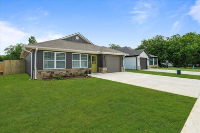 410 Cherry St, Whitesboro, TX 76273 - photo 2