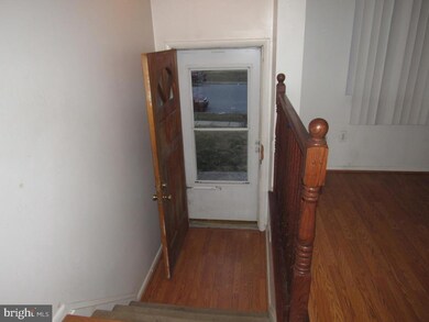 913 Regina Dr, Halethorpe, MD 21227 - photo 5