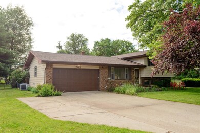 747 Potowatomi Dr, New Carlisle, IN 46552 - photo 2