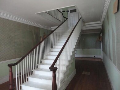 BEAUTIFUL FLYING STAIRCASE