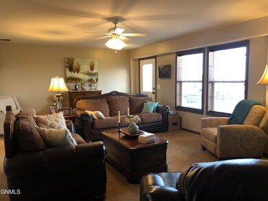 14917 Cochise St, Williston, ND 58801 - photo 7