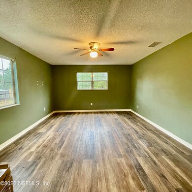 323 Palm St, Interlachen, FL