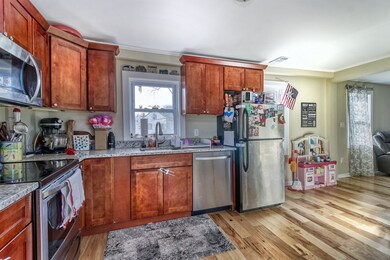 13 Saunders St, Salem, MA 01970 - photo 2