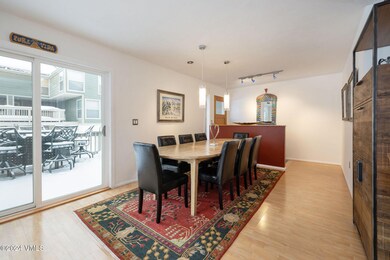 16_eaglevail_rd_a3_interior_dining_b