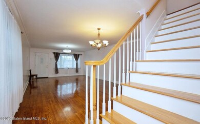 76 Railroad Ave, Staten Island, NY 10305 - photo 2