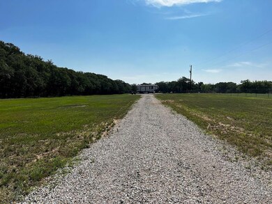 1201 Agnes Cir, Springtown, TX 76082 - photo 3