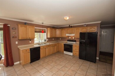 620 Maple Ln, Schenectady, NY 12309 - photo 6