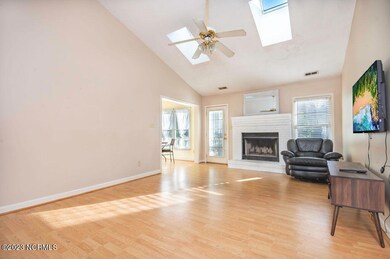 301 Hampshire Place, Jacksonville, NC 28546 - photo 6