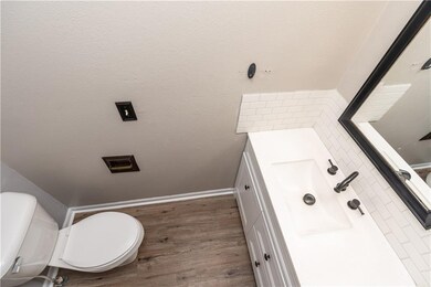 717 E 19th St N, Newton, IA 50208 - photo 3