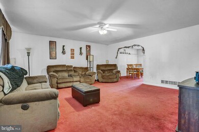 801 Rainbow Ave, Reading, PA 19605 - photo 3