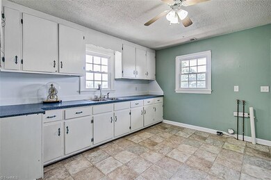 1267 Old Cox Rd, Asheboro, NC 27205 - photo 6