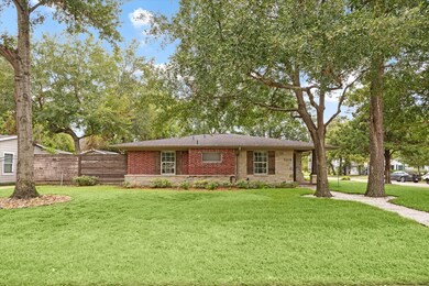 4319 Piney Woods Dr, Houston, TX 77018 - photo 2