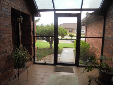 400 S Ramblin Oaks Dr, Moore, OK 73160 - photo 2