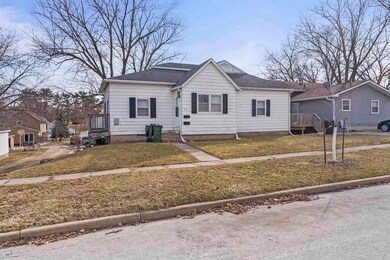 920 W 2nd St, Cedar Falls, IA 50613 - photo 2